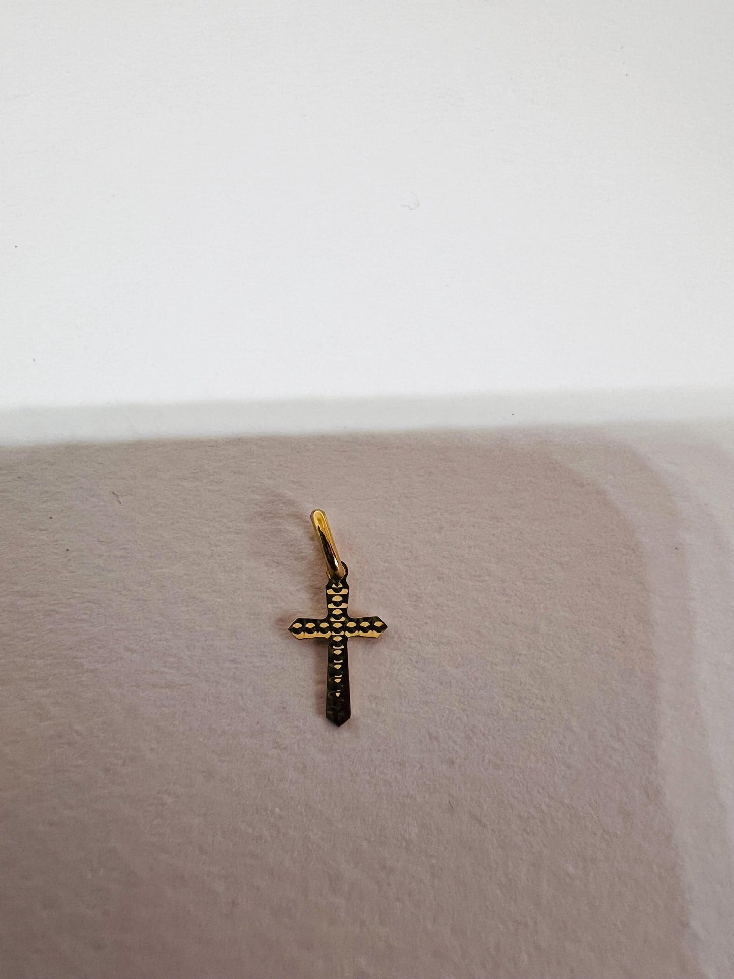 Pendentif Croix antique , Or Jaune massif 750% 18k
