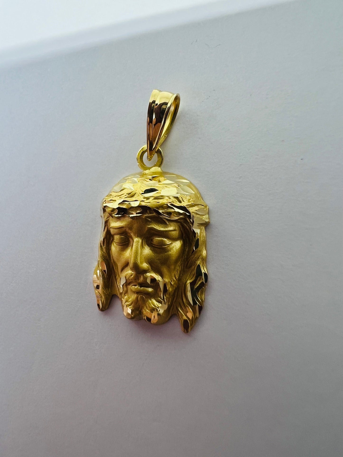Pendentif Jesus Christ Or jaune massif 18k 750%