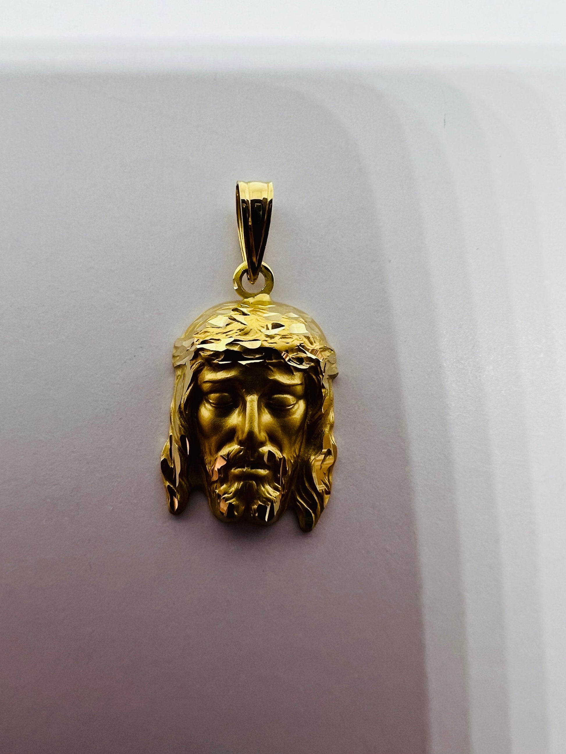 Pendentif Jesus Christ Or jaune massif 18k 750%
