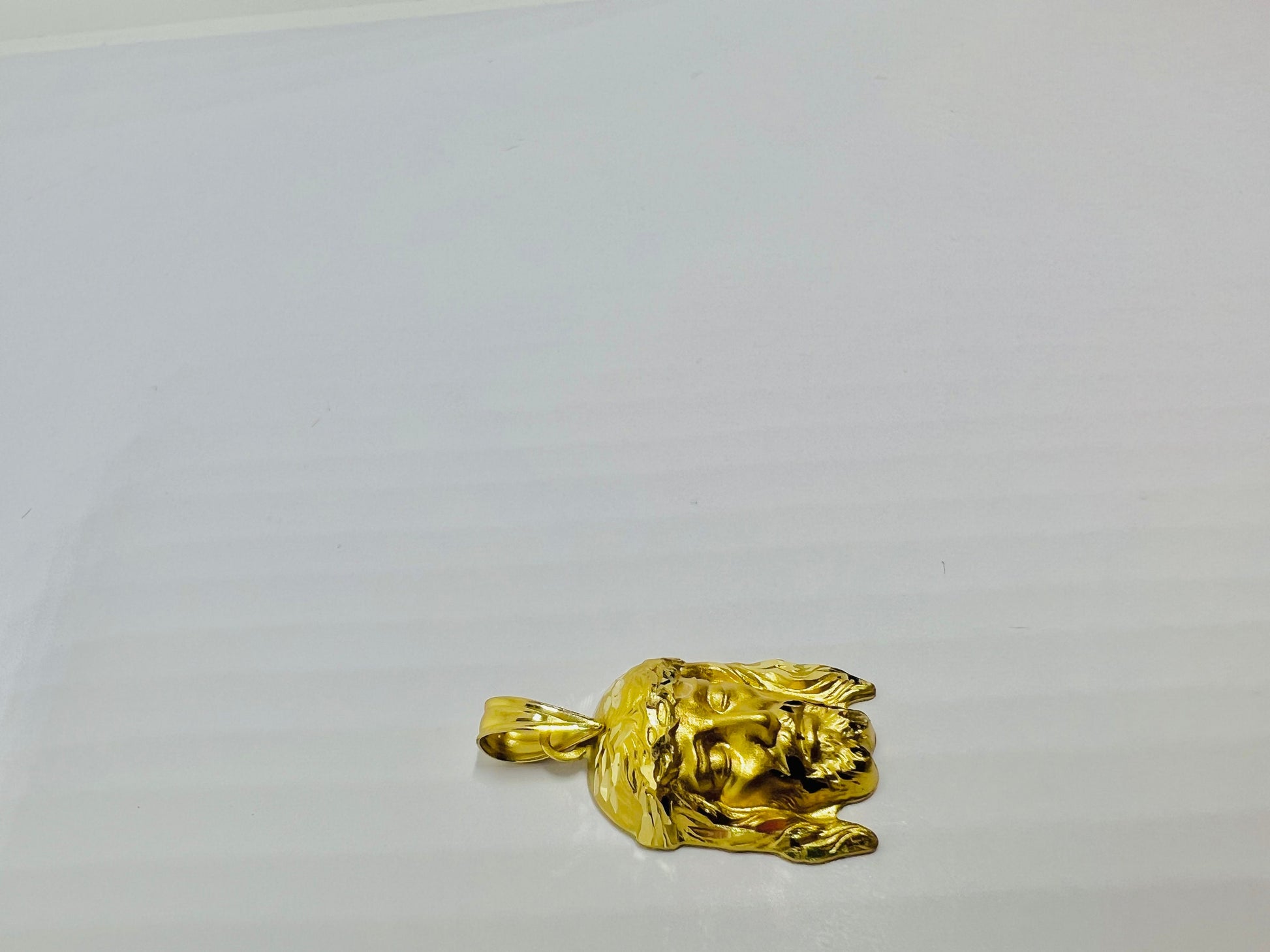 Pendentif Jesus Christ Or jaune massif 18k 750%