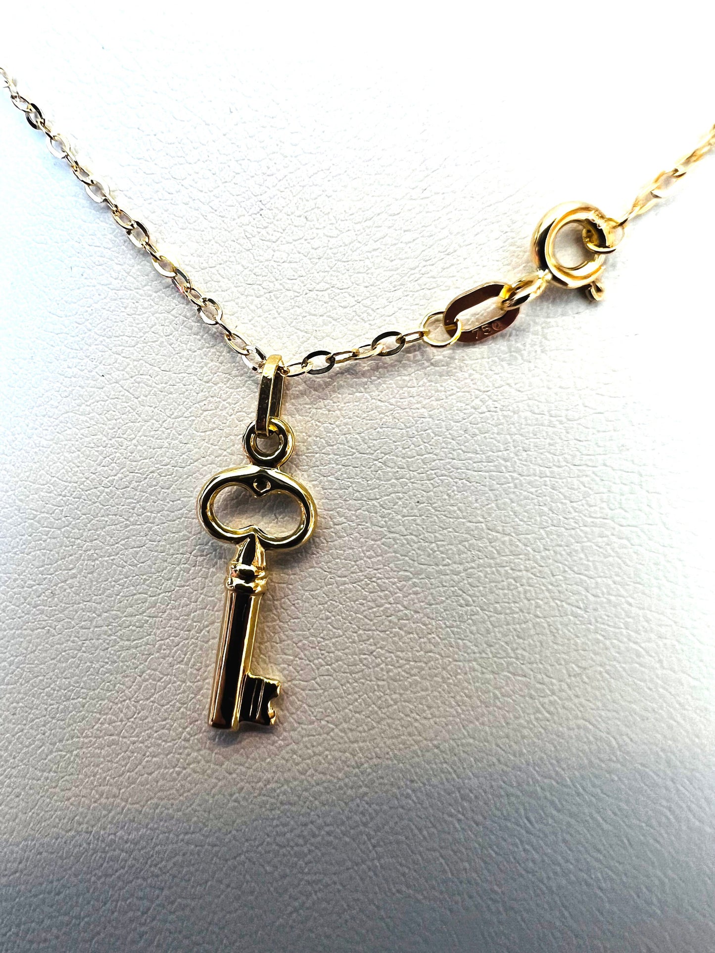 Pendentif Clé Or jaune massif 18k 750%