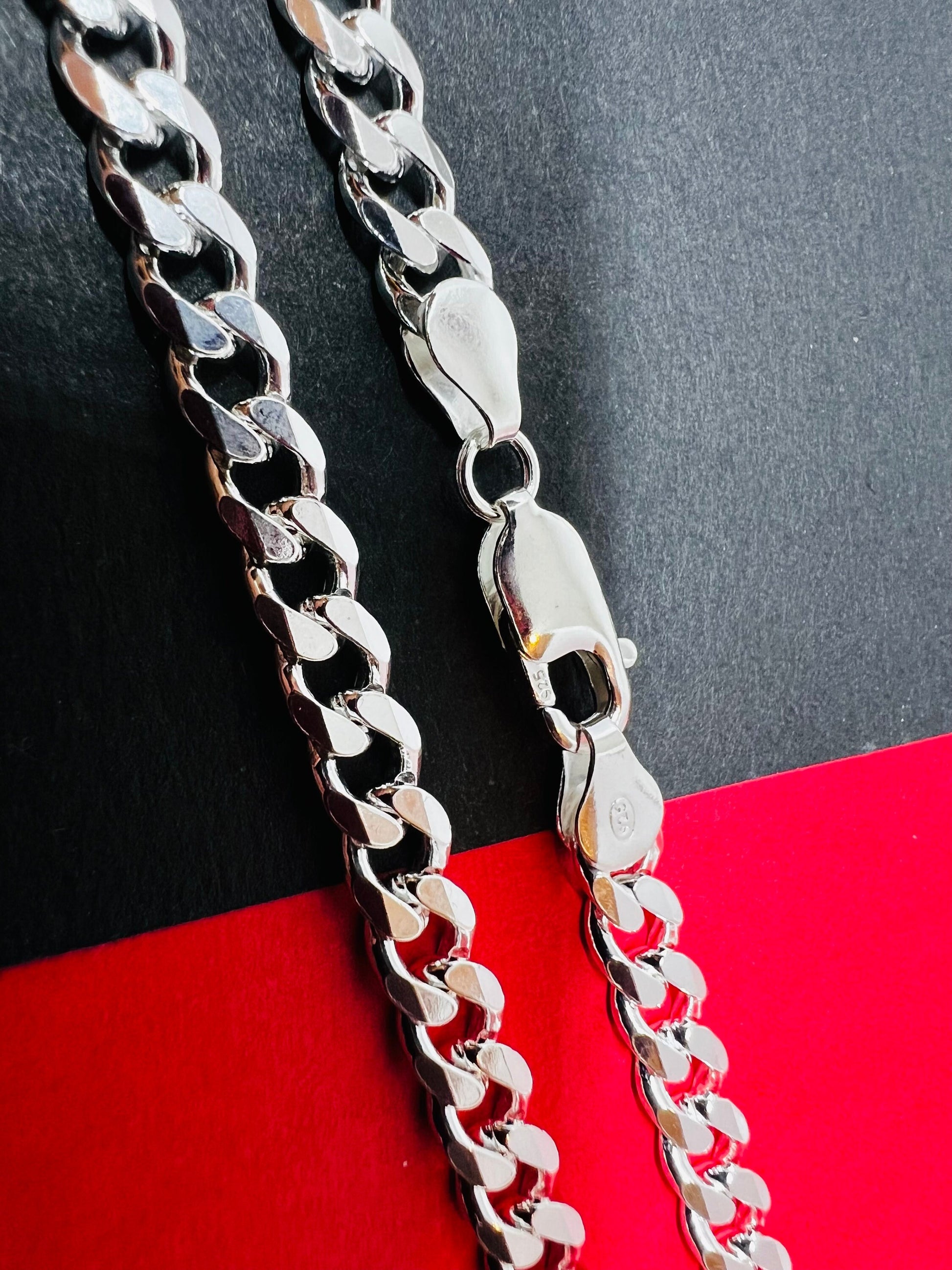 Chaîne massive Argent 925/1000 Poids 26.30 Grammes