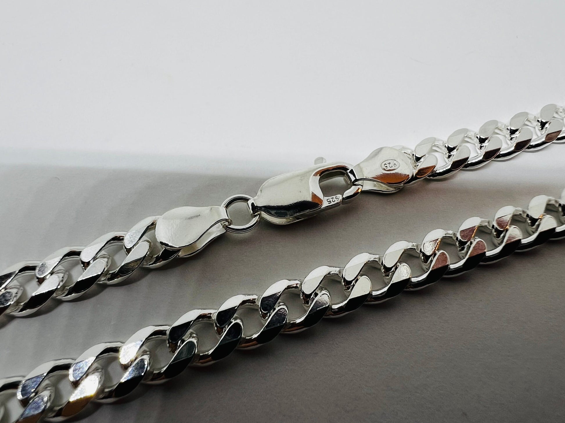 Chaîne massive Argent 925/1000 Poids 26.30 Grammes