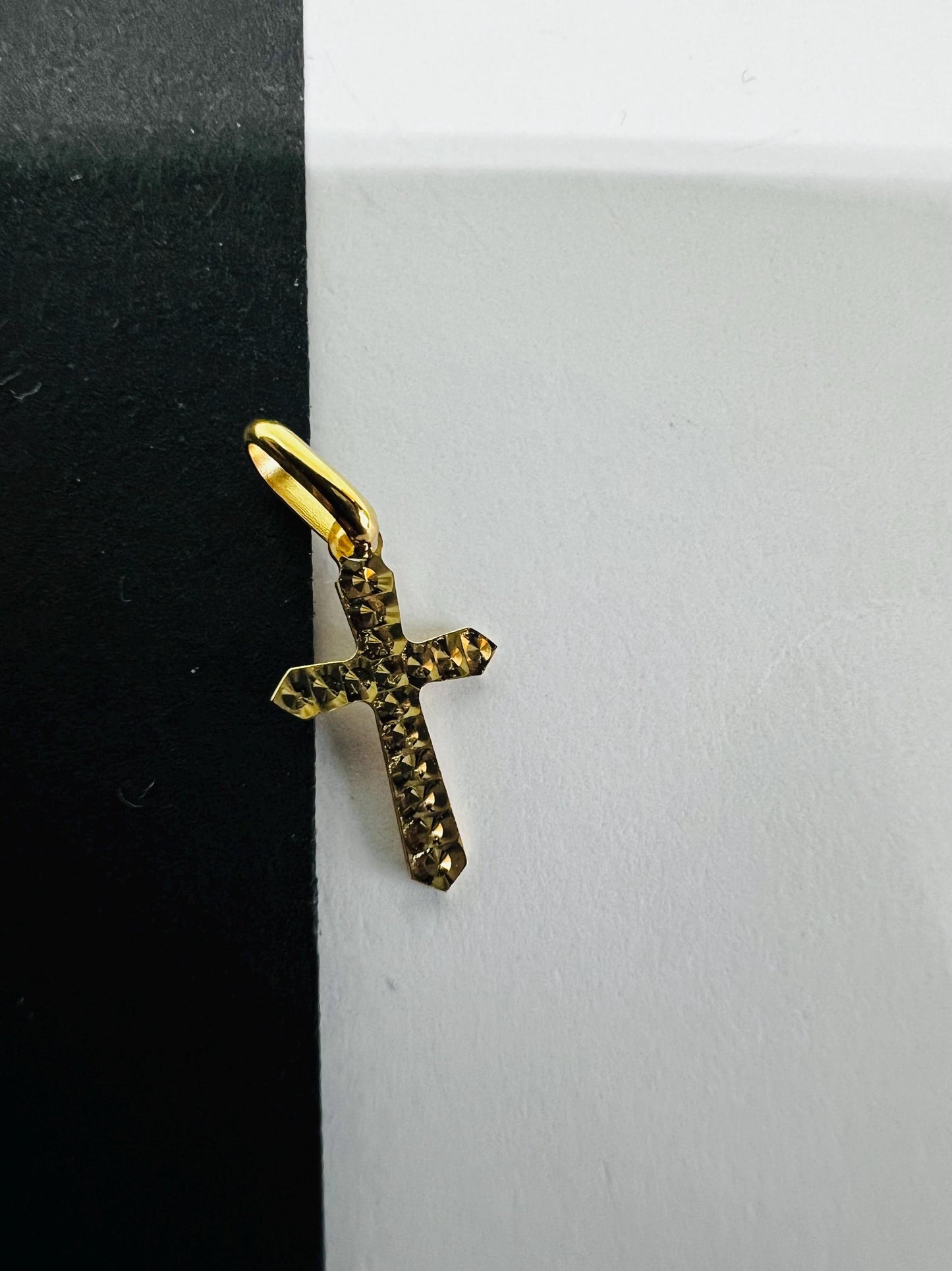 Pendentif Croix antique , Or Jaune massif 750% 18k