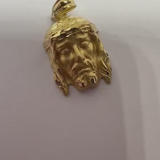 Pendentif Jesus Christ Or jaune massif  18k  750%